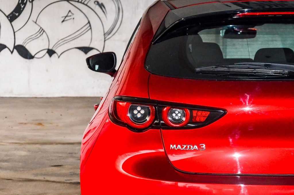 Взял новую Mazda 3 и через месяц вернул. Нет слов — одни эмоции