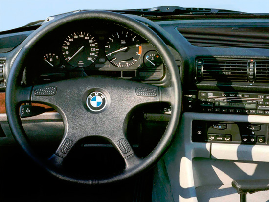 интерьер салона BMW 7-Series E32