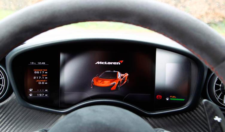 Дисплей McLaren P1