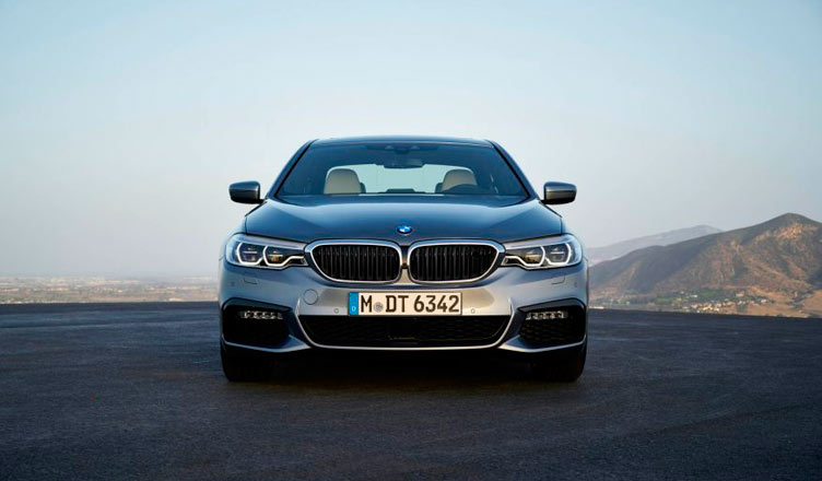 BMW G30: вид спереди