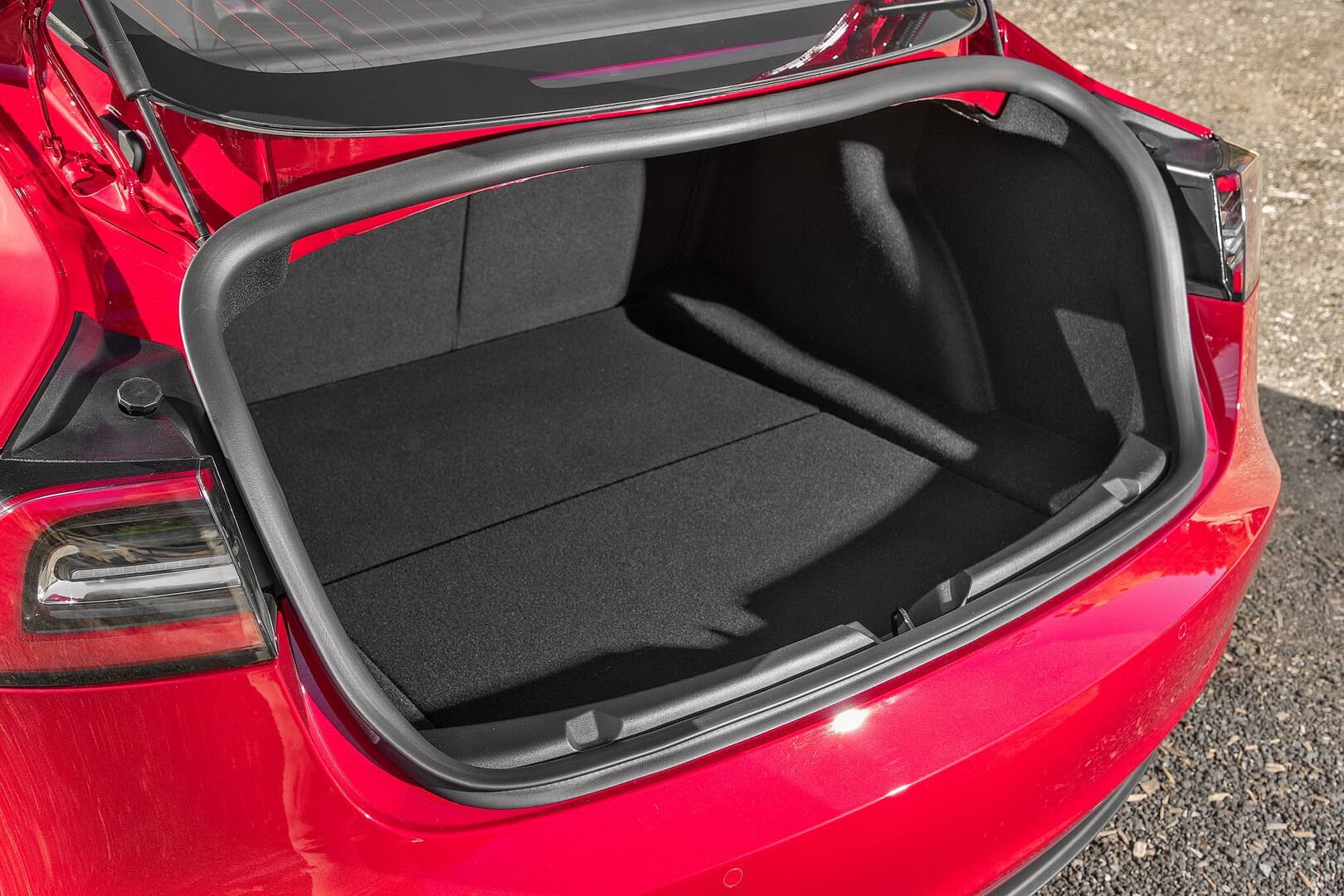 Задний багажник в Tesla Model 3