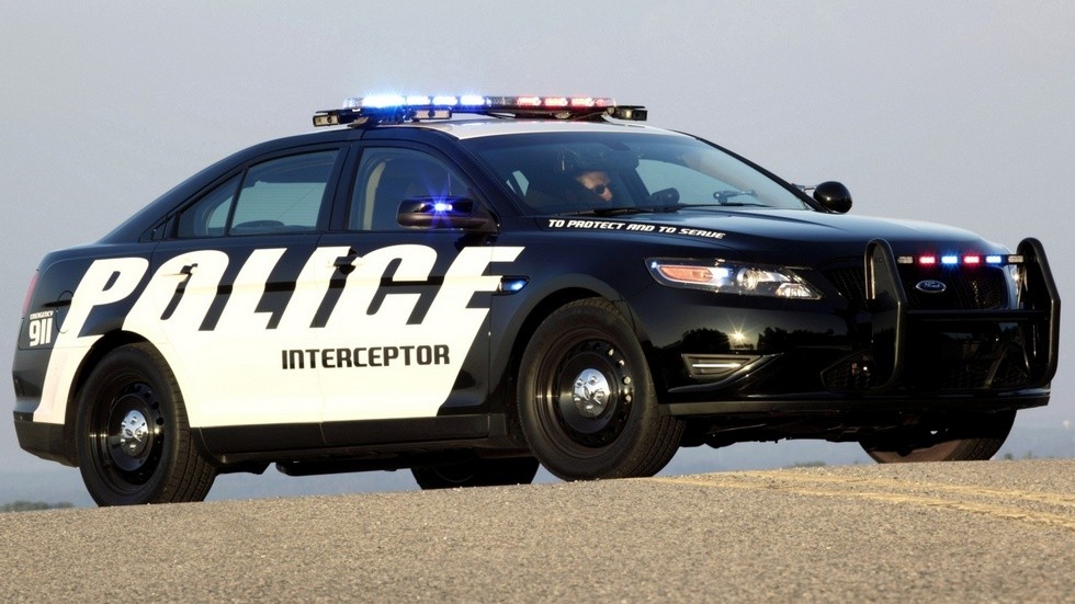 2010 ford police interceptor вид три четверти
