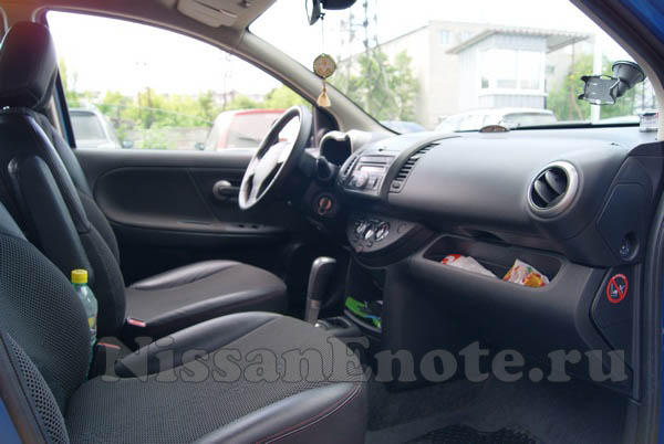 фото передних сидений Nissan Note
