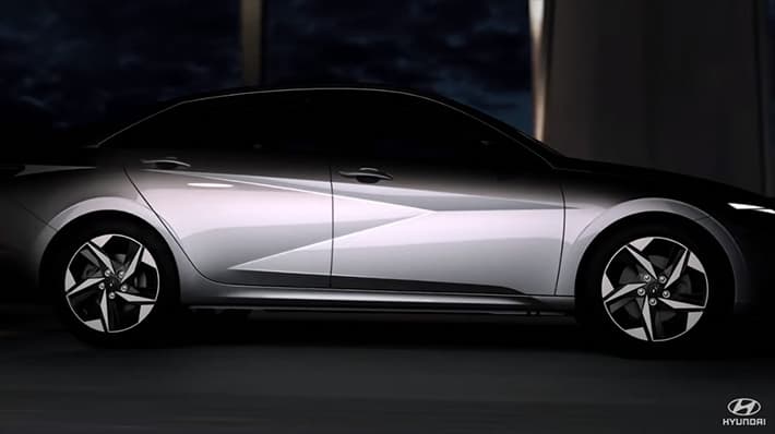 фото Hyundai Elantra 2020-2021 вид сбоку