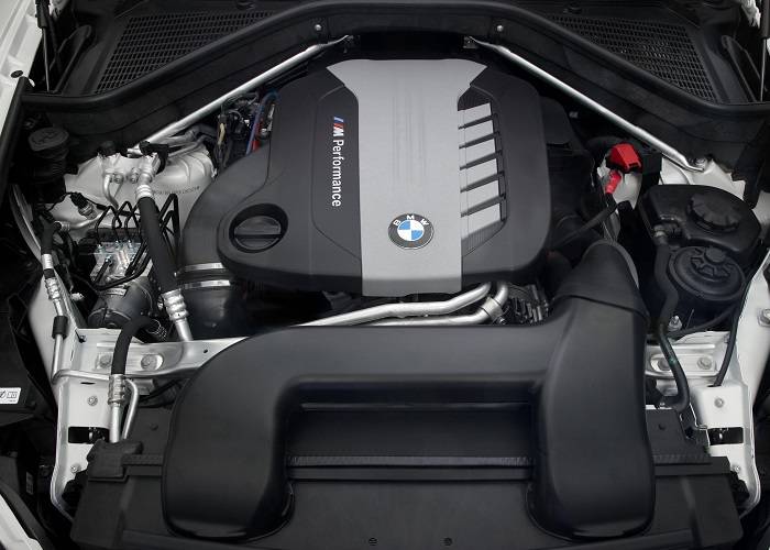 В BMW X6 экономичный расход топлива, однако двигатель при низких температурах завести довольно проблематично