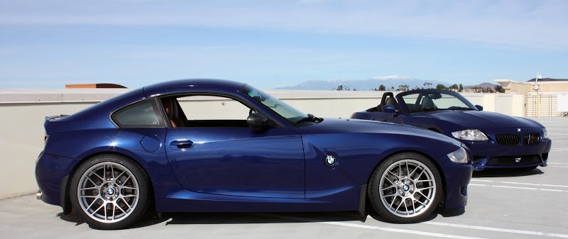BMW Z4M Coupe в кузове E86 и на заднем плане Z4M Roadster E85