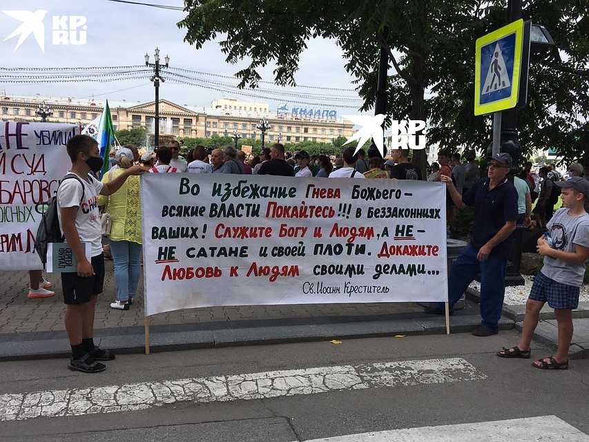 Замечены религиозные активисты с сумасшедшими плакатами Фото: Борис КОКУРИН