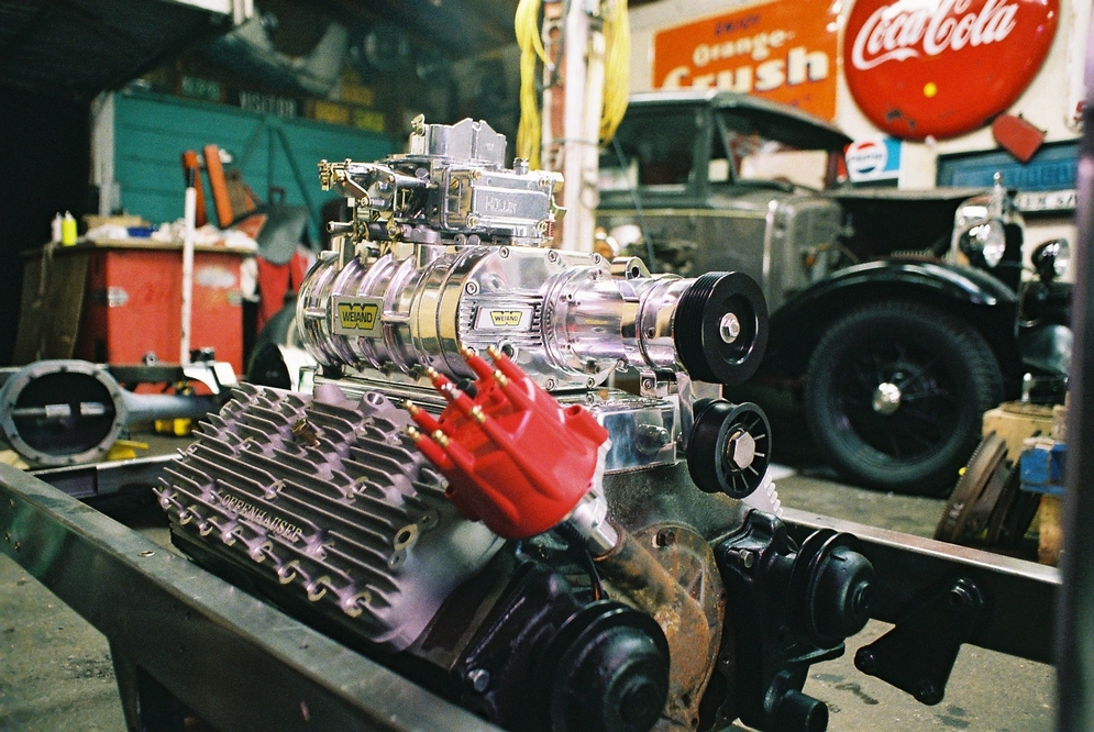 A_Blown_Flathead_In_The_Build_Stage_courtesy_of_moes_garage.jpg