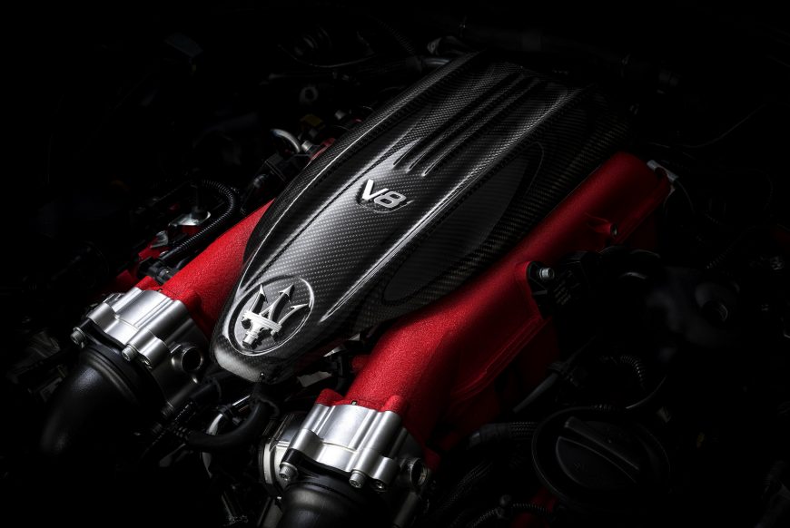 Levante Trofeo – red and black carbon fiber engine cover
