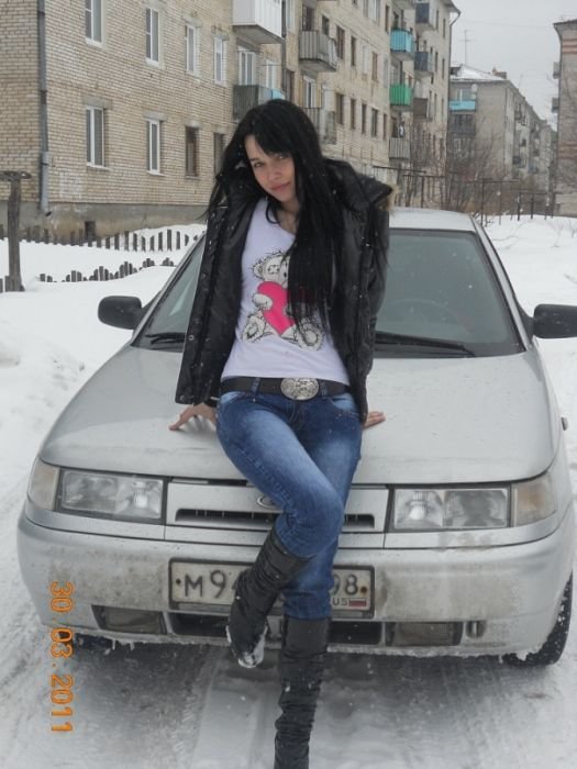 Девушки с автомобилями (65 фото)